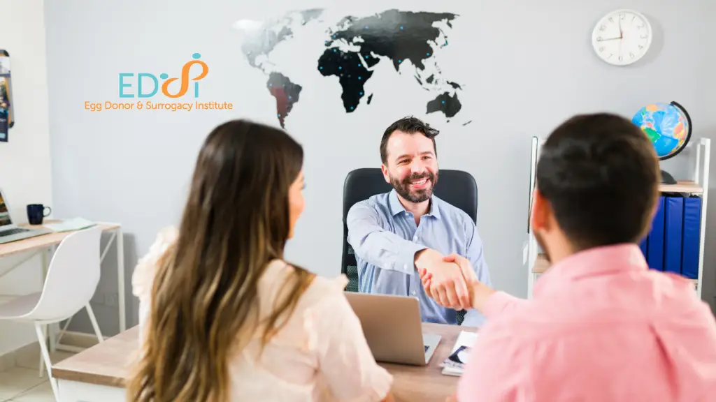 Intended parents and surrogates accessing free consultation and expert resources through EDSI Surrogacy Guide.