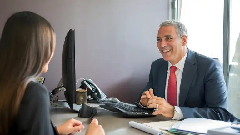 Parham Zar surrogacy expert consulting with intended parents about surrogacy process